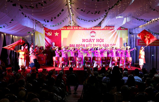 Phó Chủ tịch HĐND TP Phùng Thị Hồng Hà dự Ngày hội đại đoàn kết tại huyện Đan Phượng 